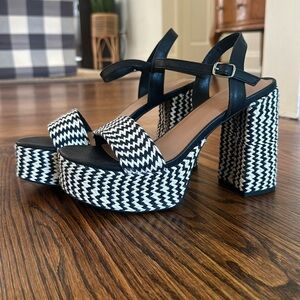 Universal Thread Platform Sandals - size 8